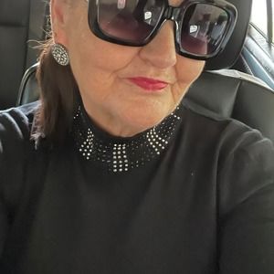 Meet your Posher, Debra